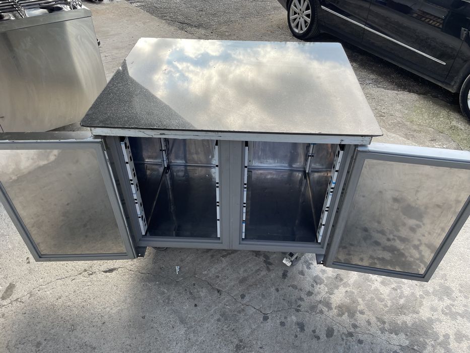 Маса шкаф за пици , гранитен плот