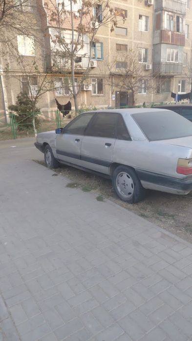 Ауди көлігі жүріп тұр