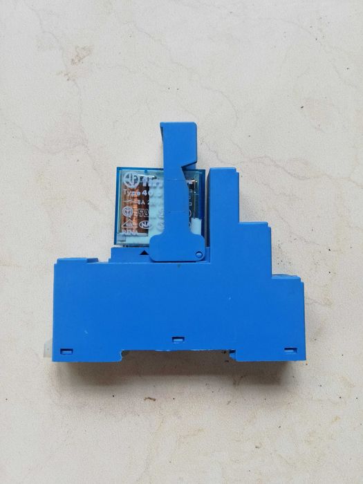 Finder relay 40.52 24v dc, 8a 250vac cu soclu