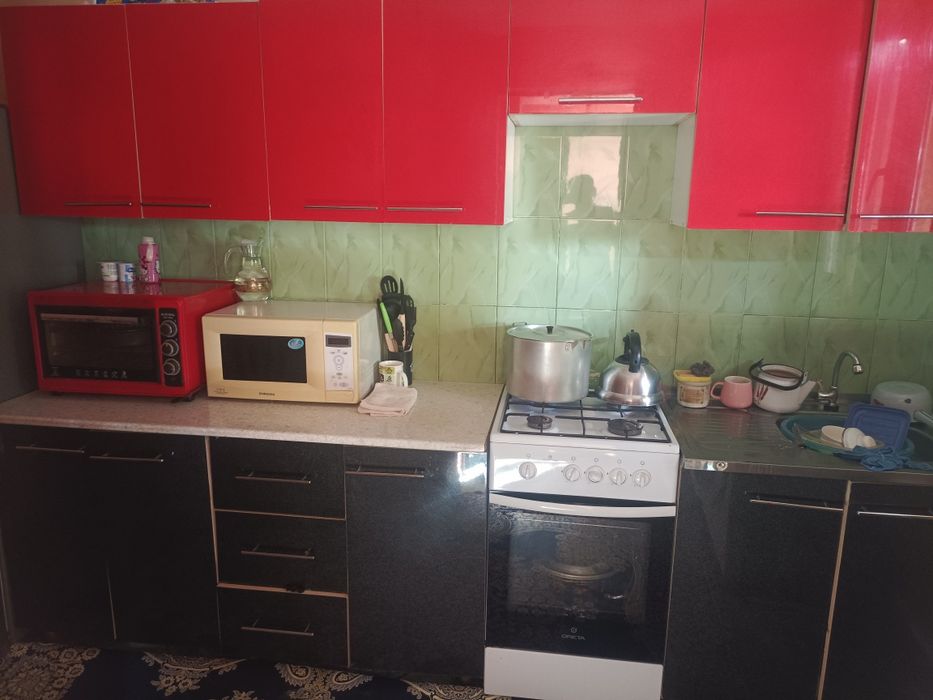 Кухонный гарнитур  продам срочно