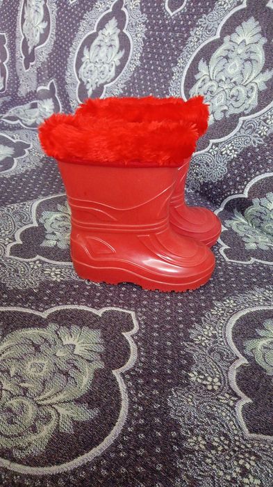 Продам срочно резиновые сапоги