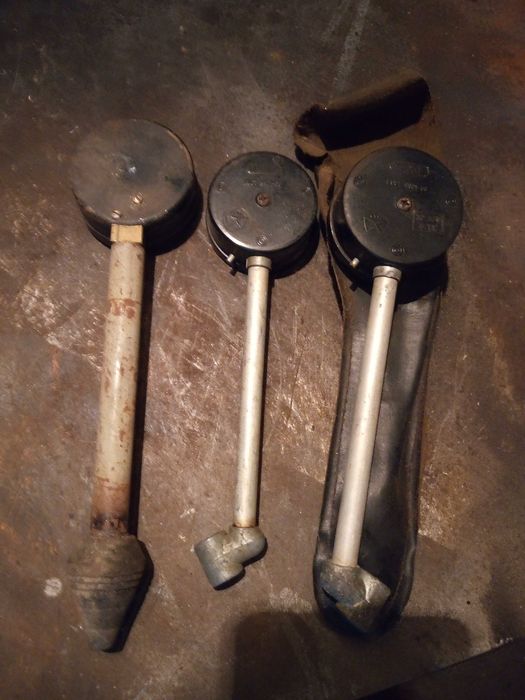 Стари Руски манометри.