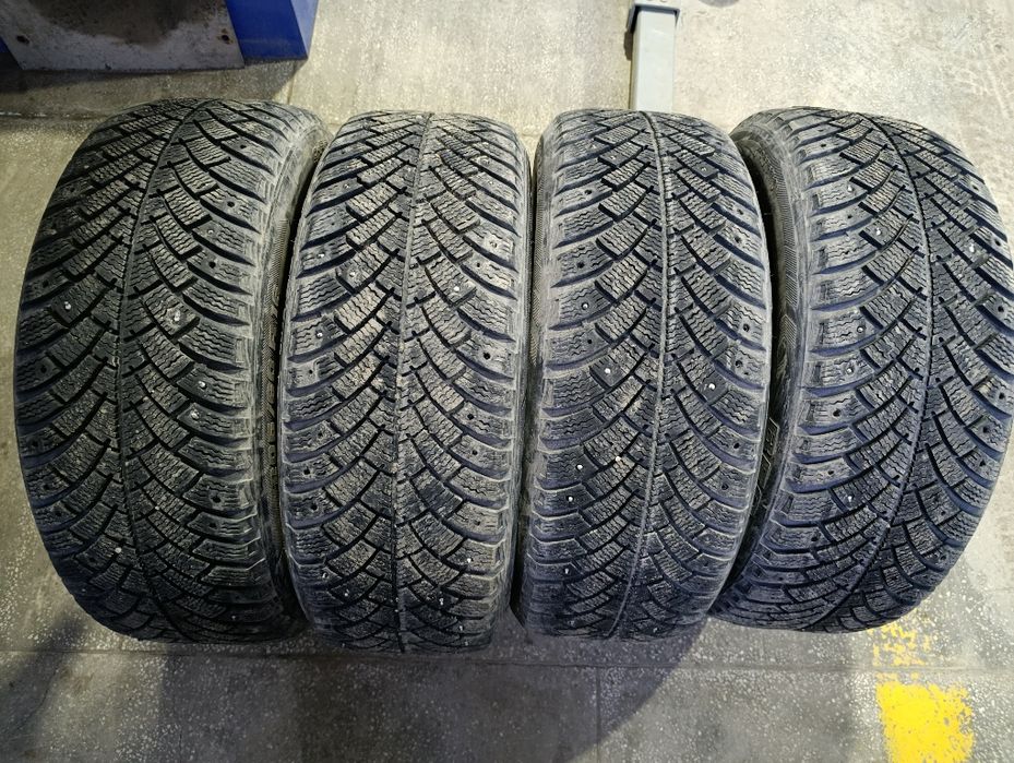 Продам комплект шин.