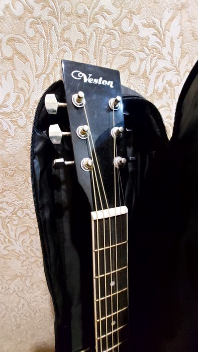 Продам гитару Veston