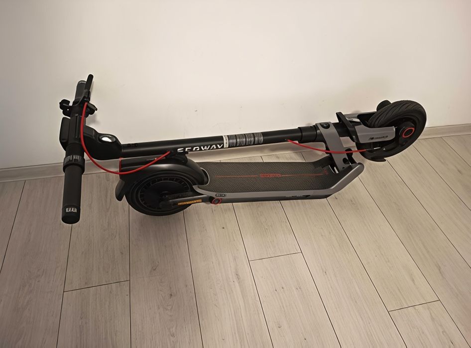Vând trotineta electrica ninebot e3