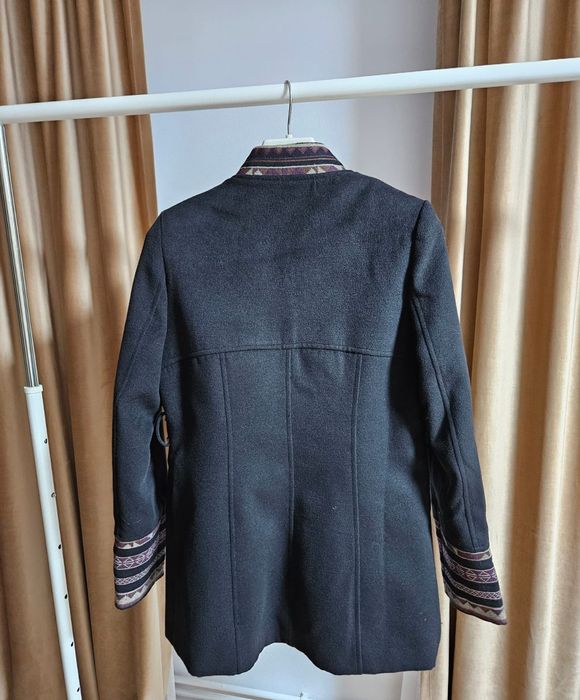 Palton mărime 38 cu motive etno