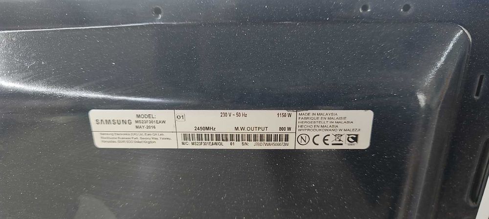 Продавам Микровълнова фурна Samsung MS23F301EAW 23л 800 W