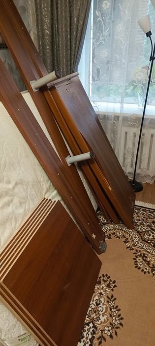 Деревянная кровать
