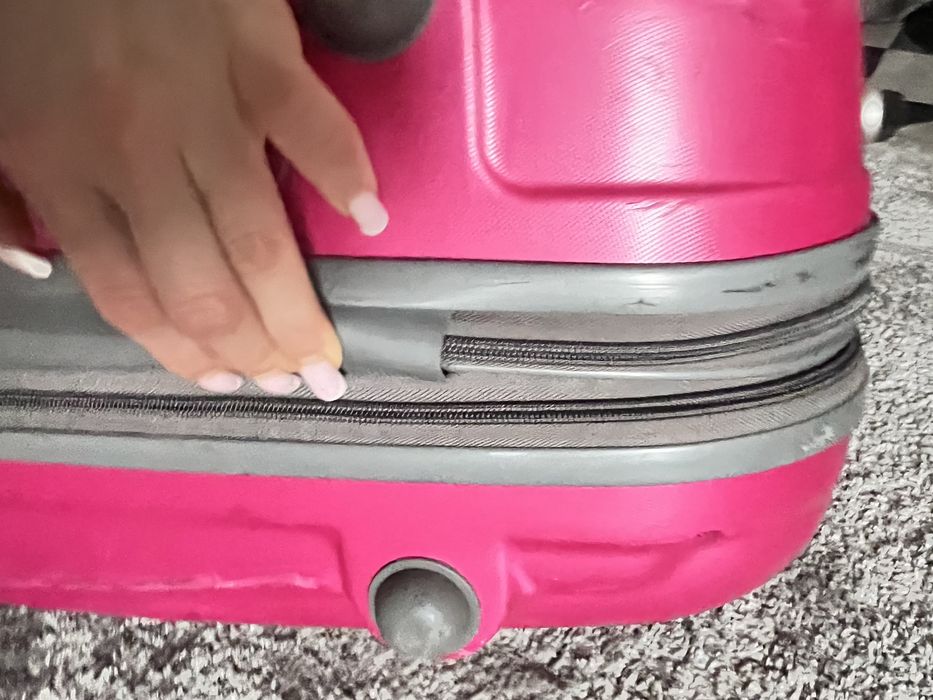 Valiză mare rigidă cu roți