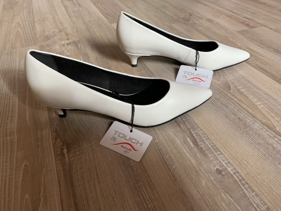 Vând pantofi Tamaris(37)superbi.