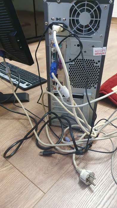 Продавам настолен компютър