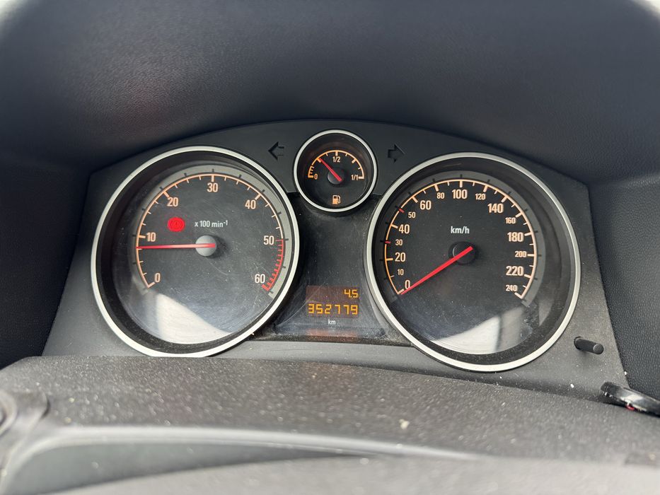 Vând opel astra.
