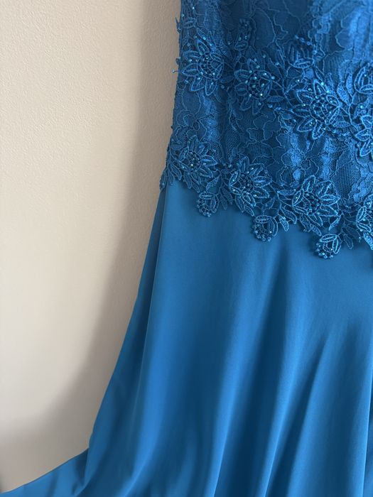 Официална рокля в тюркоазен цввт