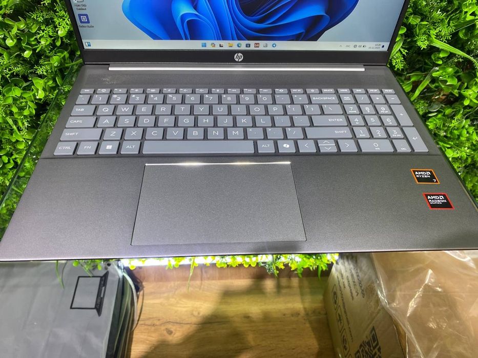 HP Pavilion Ryzen 7-8840U DDR5 6400Мгц 8/512 SSD holati ideal