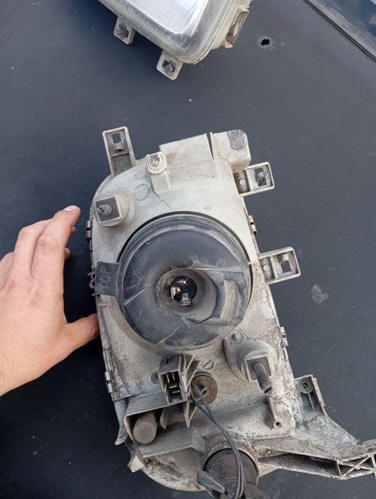 Фарове Nissan Micra K11