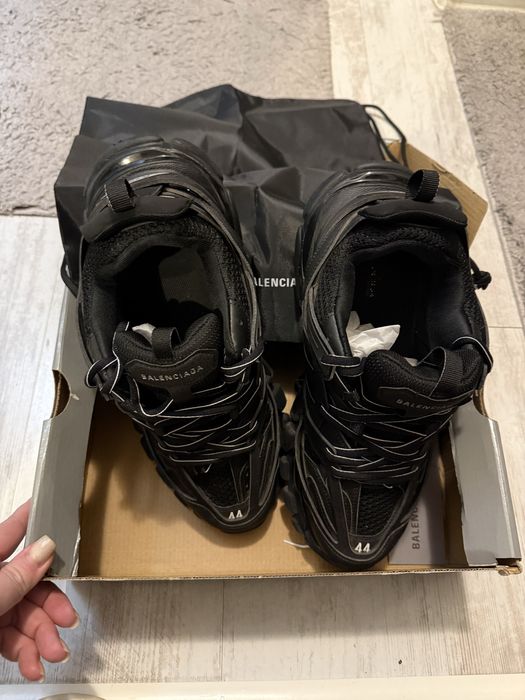 Balenciaga Track уникални