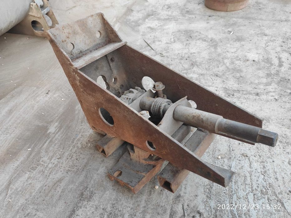 Грузовые запчасти для полуприцепа и тягача