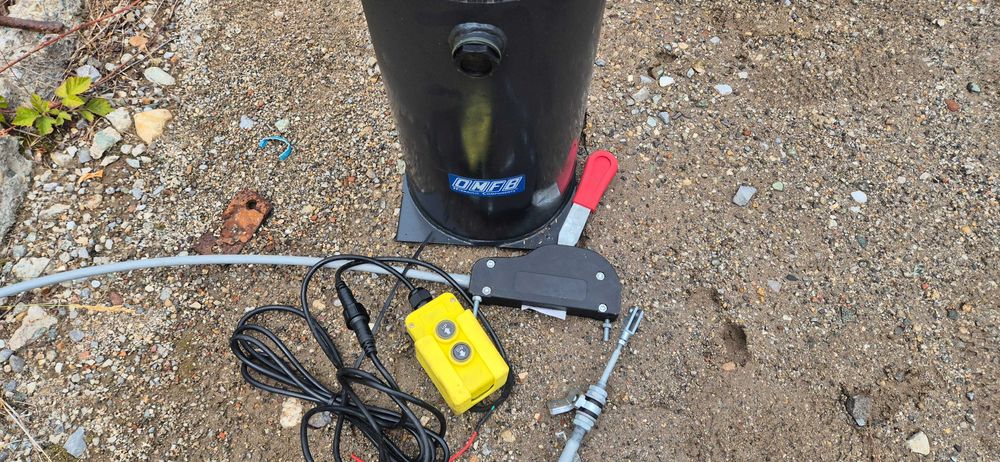 Самосвал , помпа , разпределител,