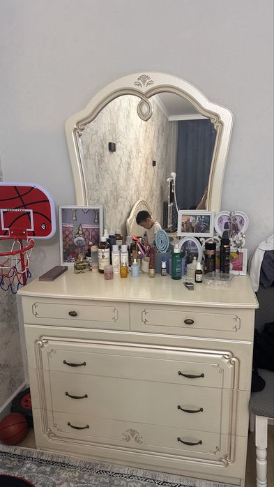 Продам спальный гарнитур