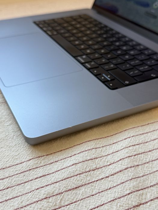 Apple Macbook Pro 16” M1 Pro 2021 16GB RAM 512GB SSD