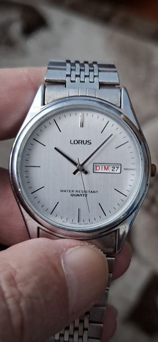 LORUS JAPAN .Ceas de mînă bărbătesc cu baterie și bŕățară metalică.