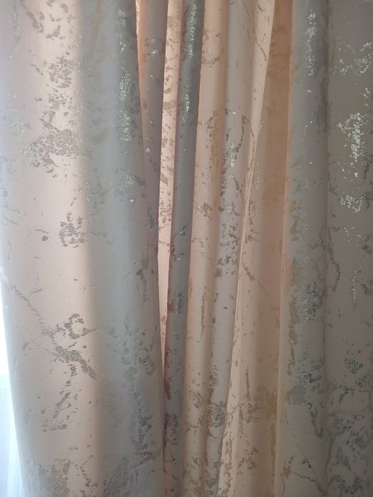 Продаю в зал шторы за 10000 т