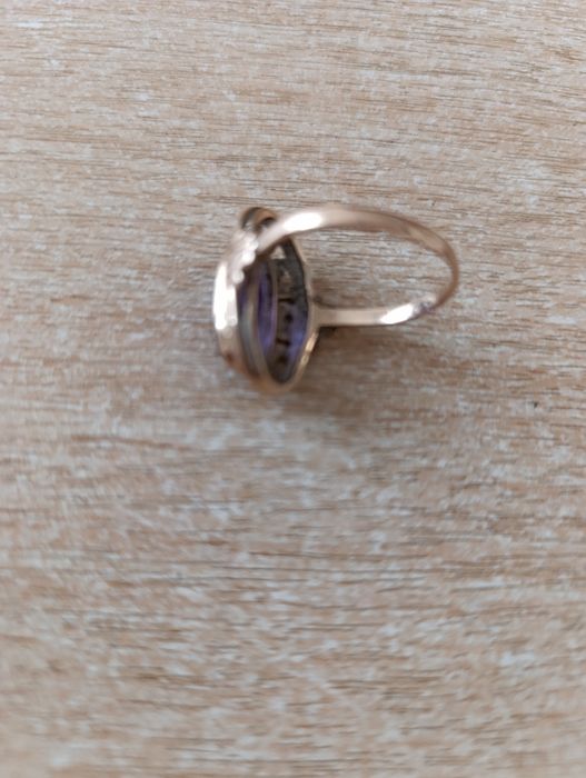 Тилла узук сотилади