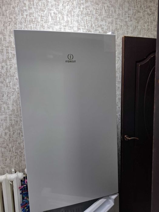 Продается холодильник INDESIT