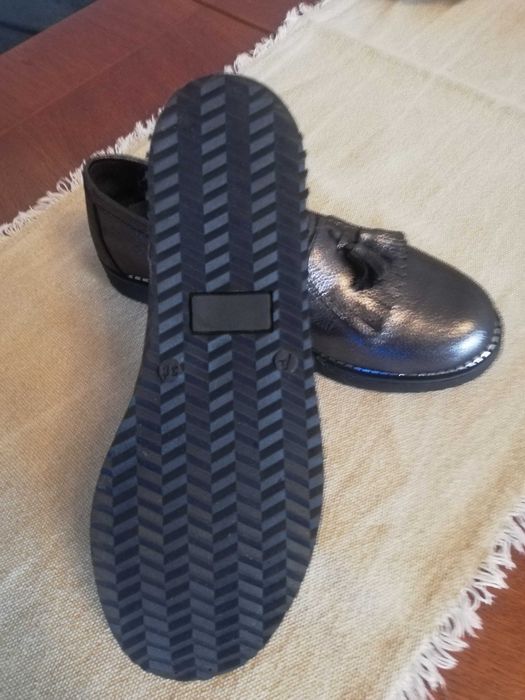 Нови обувки от естествена кожа с вградена ортопедична стелка