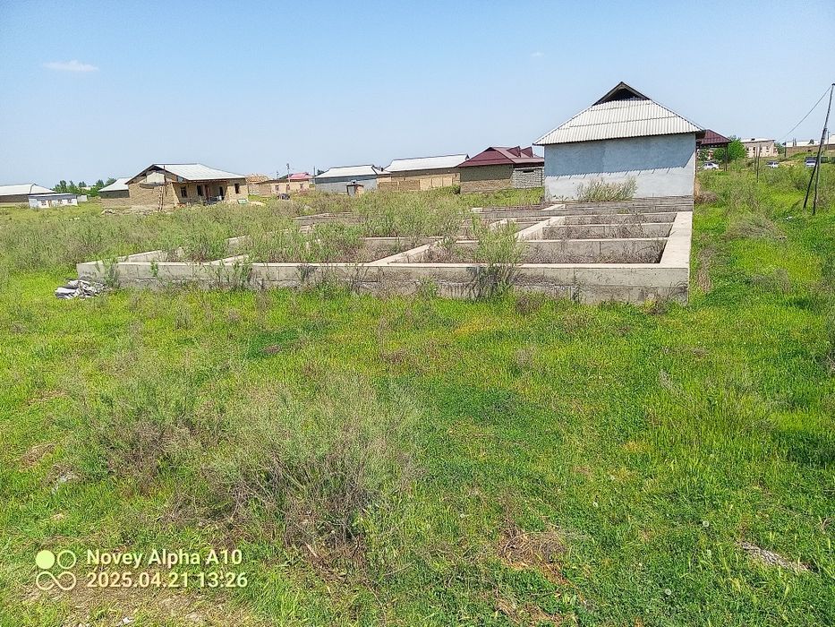 Guliston yangibozorga yaqin joyda uchastka sotiladi