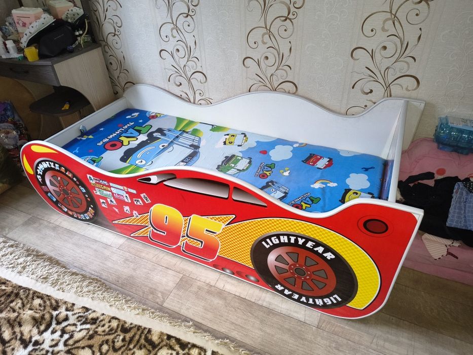 Детская кроватка.