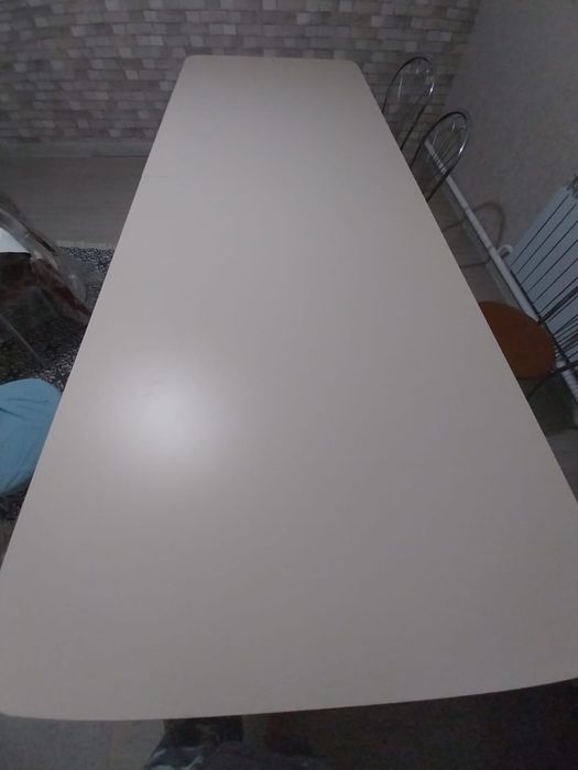 Продаёться стол для гостиницы