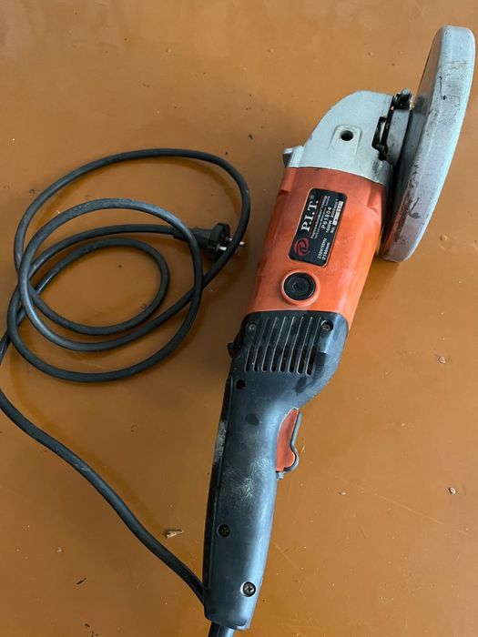 Болгарка продам.