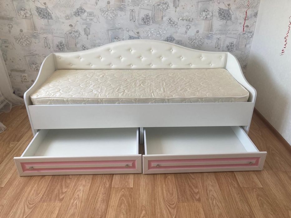 Продам детский шкаф. Кровать
