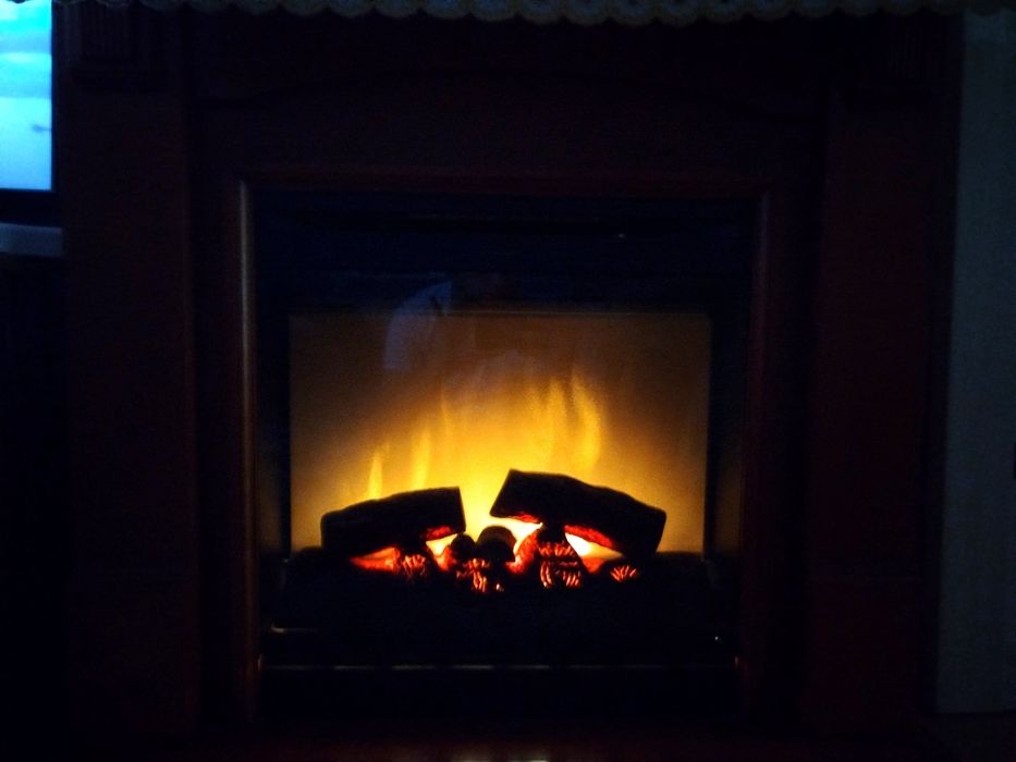 Продам электрический камин.