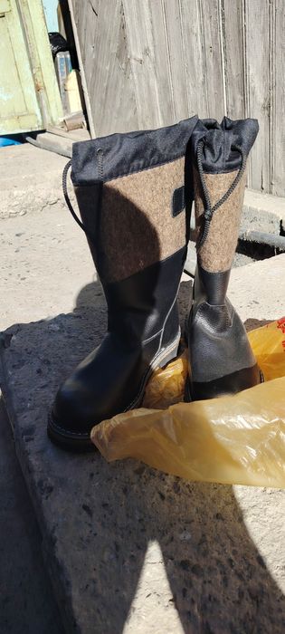 Продам обувь зимнию