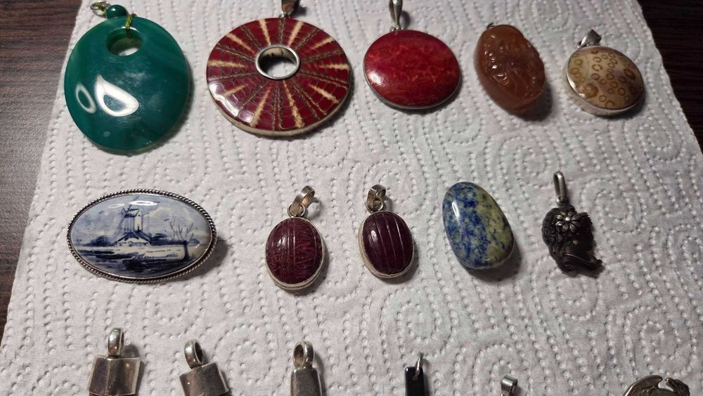 Lot vintage de 16 pandative