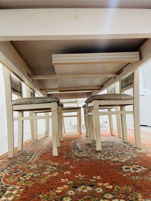 Стол со стульями