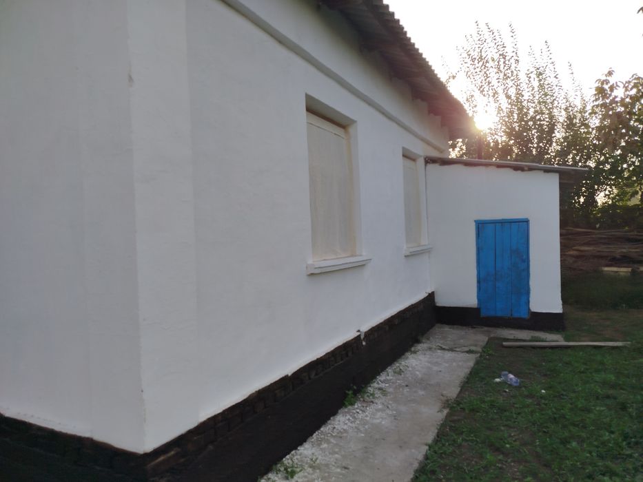 Uy 3 xonali sotiladi 20000$