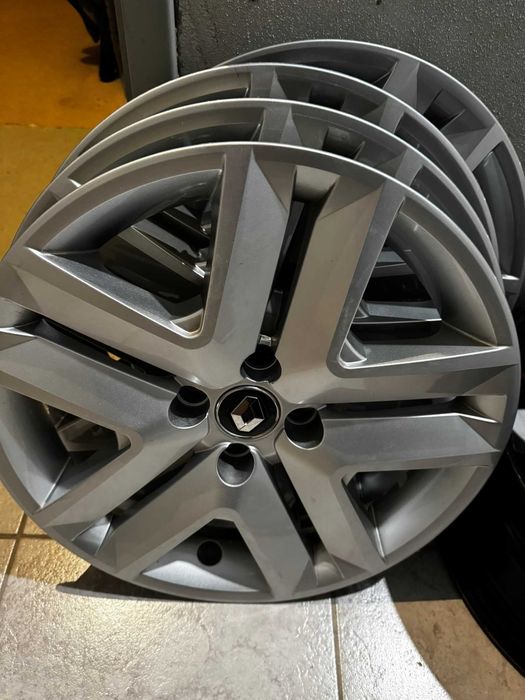 Оригинални стоманени джанти 16" с тасове Renault Clio V