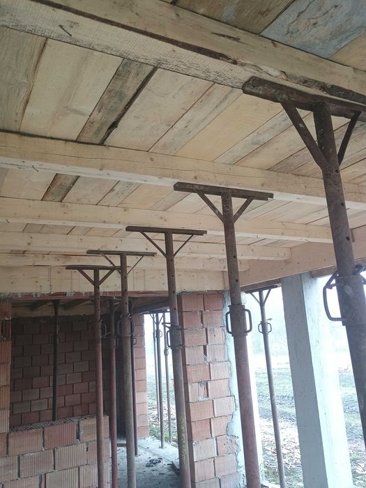 Vând grinzi pătrate de lemn 10,5/10,5 cm lungime aprox 4 m ,800 lei mc