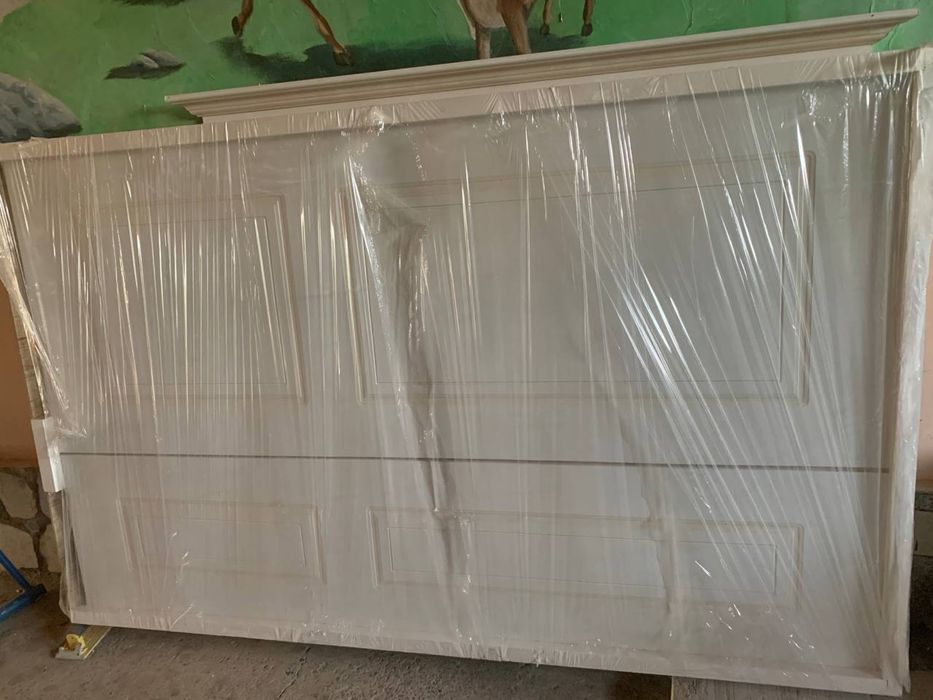 продаётся новая деревянная дверь