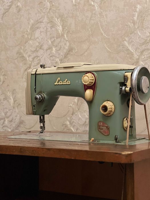 Lada tikuv mashinasi sotiladi