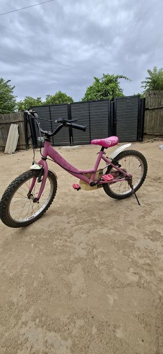 Vand 2 Biciclete 4-7 ani baiat si 8-10 ani fata