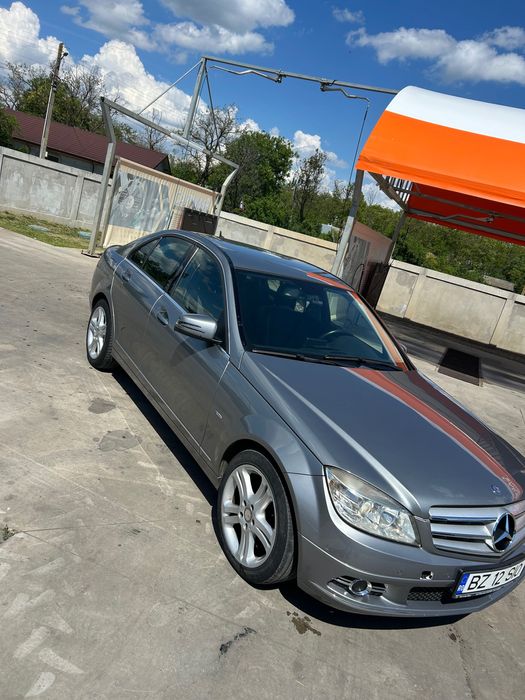 Vând Mercedes Benz C 180 2010