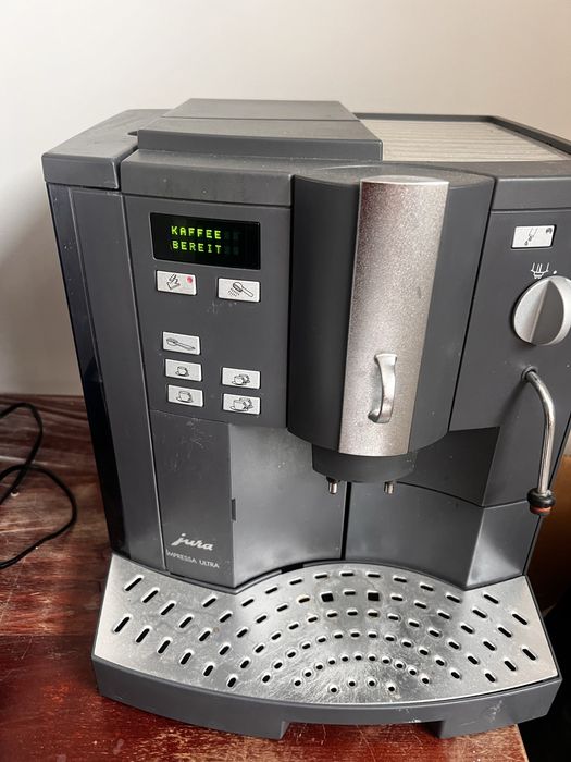 Vand aparat cafea Jura cu macinat boabe