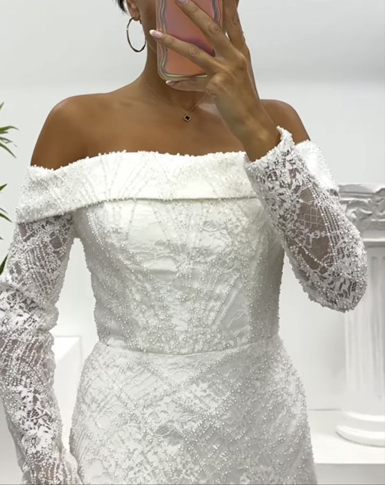 Бяла официална рокля