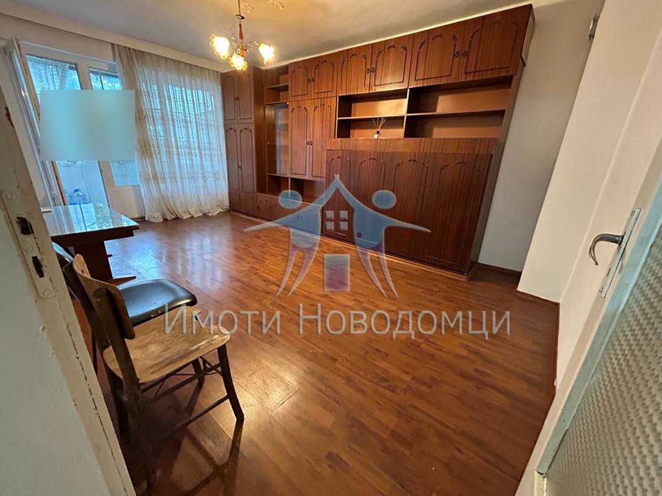 Продава се Двустаен апартамент в Шумен, Пазара - 60 кв.м за 1224 €/кв.м - Снимка #1