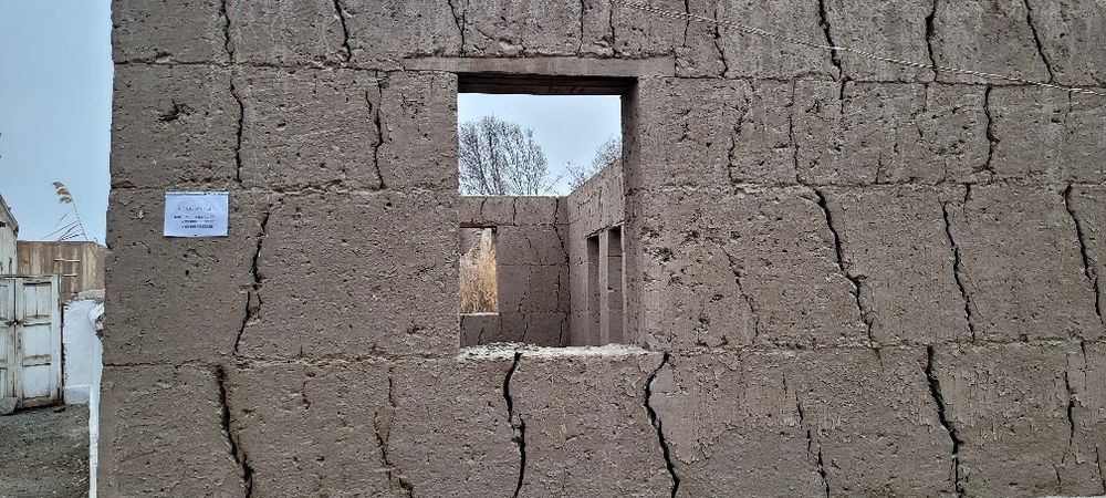 Курилиши тугалланмаган ховли жой 400 кв метрдан 4 та