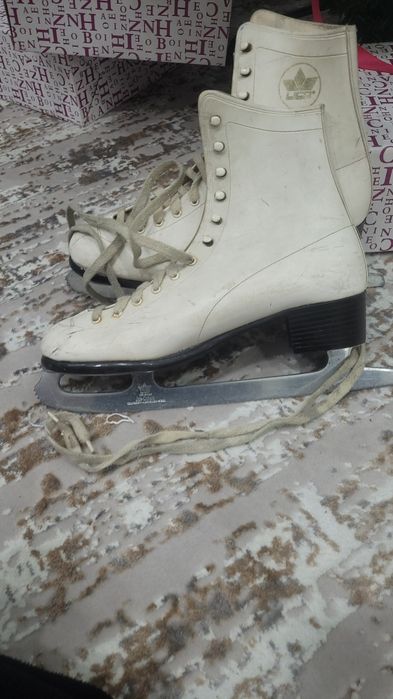 Продам коньки за 8000